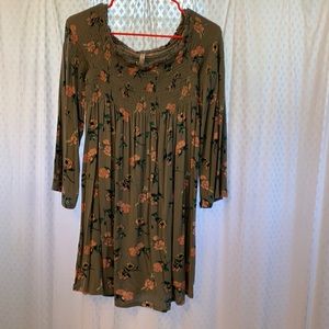 Adorable off the shoulder baby doll dress.